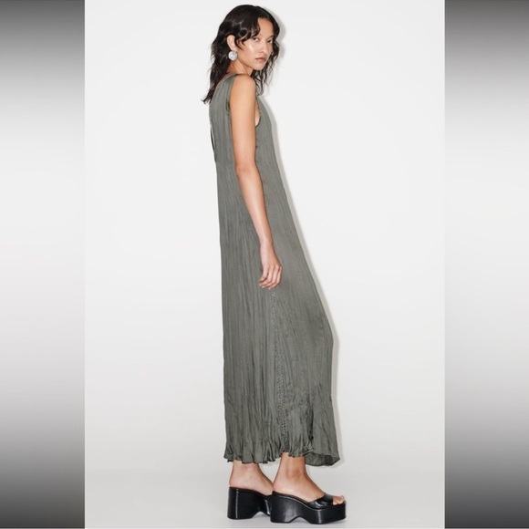 ZARA - Embroidered Satin Effect
Dress Limited Edition - XS - Picture 5 of 14